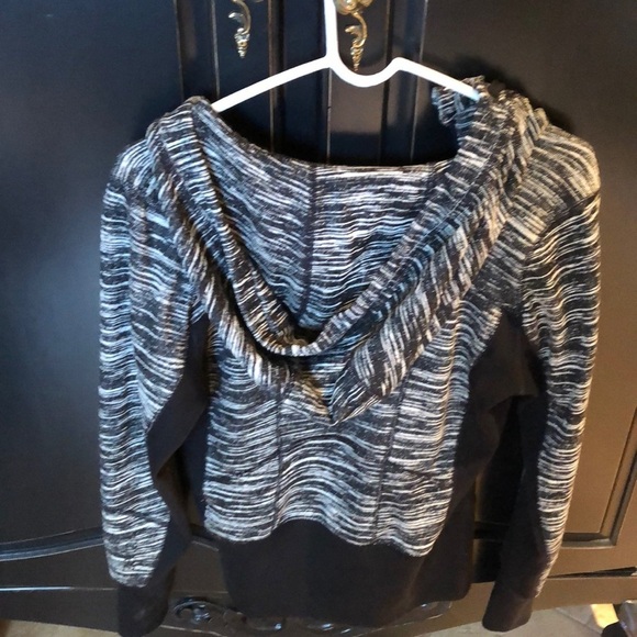 Women’s Zella jacket - Picture 2 of 4